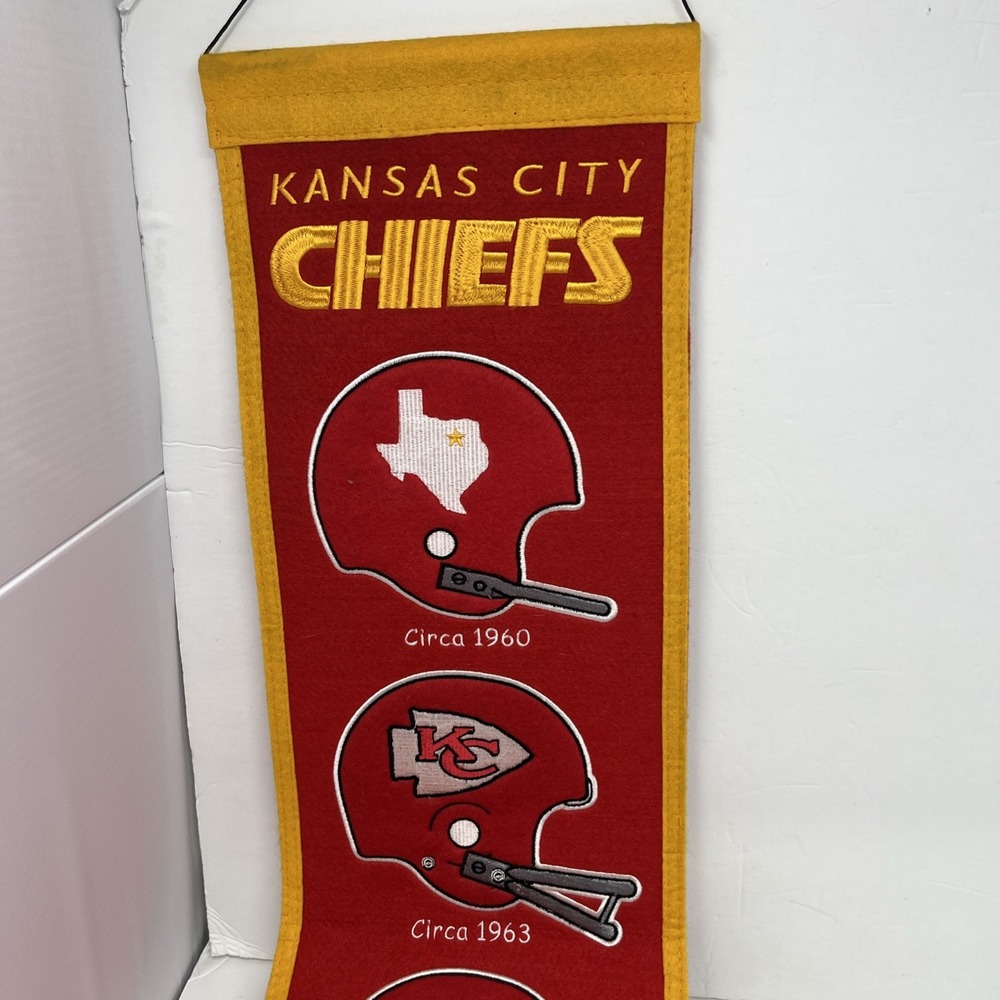 Winning Streak Red Felt Kansas City Chiefs Helmet Evolution Banner Pennant Wall